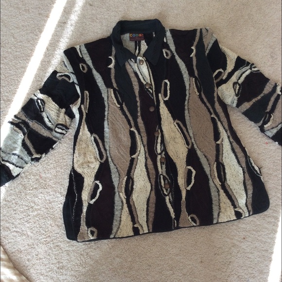 Women’s top of the line Coogi sweater - Picture 4 of 6